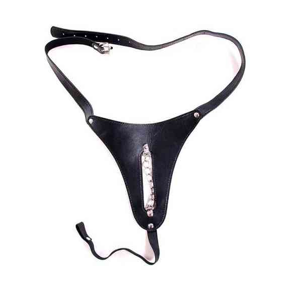 БДСМ трусики-стрінги жіночі з прорізом і ланцюжком - Чорні - S/M/L - Садо мазо Вінниця