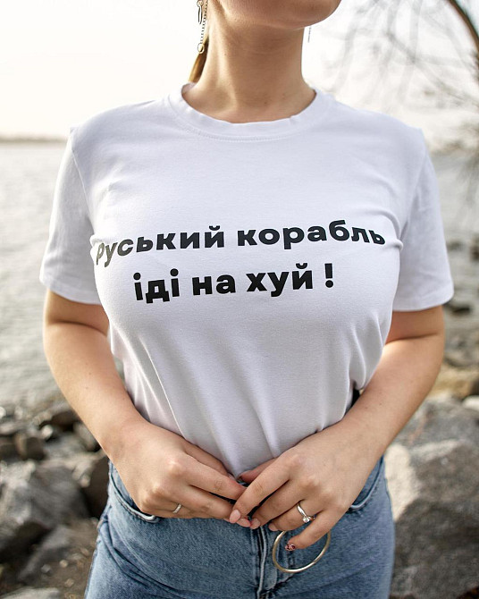Женская патриотическая футболка с принтом Русский корабль антивоенная хлопковая с символикой белая XL Одесса - изображение 3