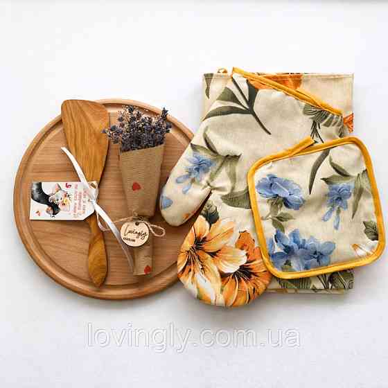 Подарок для мамы-кухонный набор текстиля с разделочной доской и деревянной лопаткой Ирпень