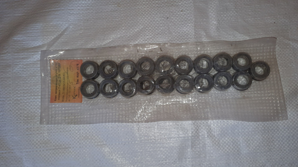 Комплект напрямних втулок штанг клапанів Т-40, двигун Д-30. Каучук. Харків - фото 1