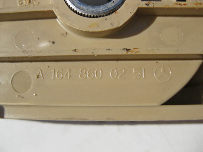 Mercedes-Benz  A1648600251 8K67 Бежева накладка під правою петлею кріплення багажу ML W164 GL X164 Одеса - фото 3