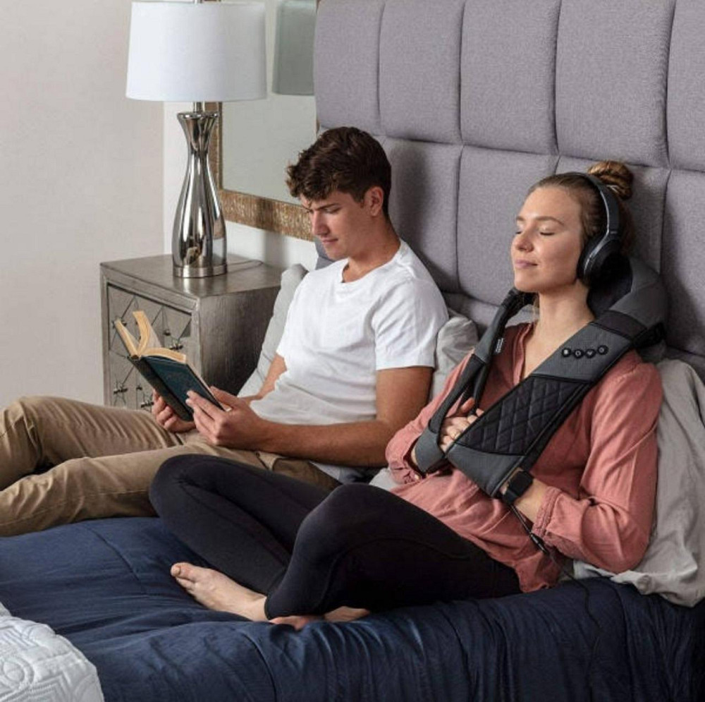 Масажер для шиї і плечей з прогріванням, сумкою і адаптером в автомобіль Чорний Київ - фото 6