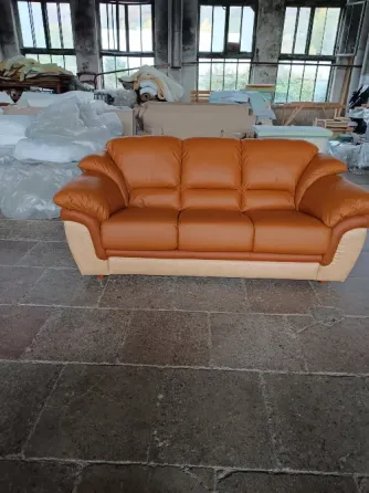 Шкіряний трьохмісний диван модель Olga Ужгород