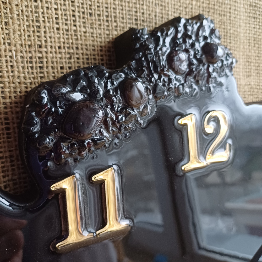 Годинник настінний 40 * 25 см з епоксидної смоли ручної роботи "Карта України" з колоками та гербом Дніпро - фото 9