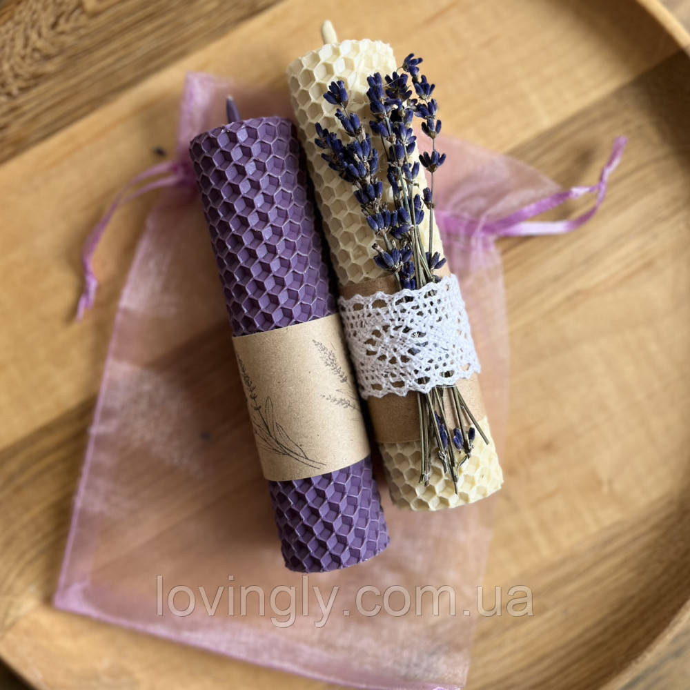Две свечи из натуральной вощины декорированы цветами лаванды в подарочном мешочке. Ирпень - изображение 1