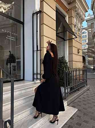 Женское праздничное сдержанное макси платье с разрезом костюмка Черный, 50/52 Одесса