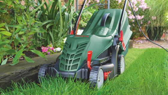 Потужна газонокосарка електрична Bosch UniversalRotak 34-405 : 1.3 кВт, ширина захвата 34 см (06008A6401) Київ