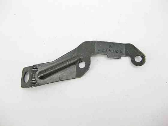 Mercedes-Benz  A2036830214 Правий кронштейн декоративної накладки магнітоли та клімату C-Class W203 CLC Sportcoupe C203 Одесса