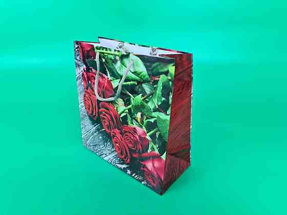 Пакет бумажный подарочный квадратный 23*24*10(артKV-208) (12 шт) Харьков