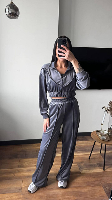 Женский плюшевый костюм тройка: кофта топ и штаны велюр Графит, 44/46 Одесса - изображение 1