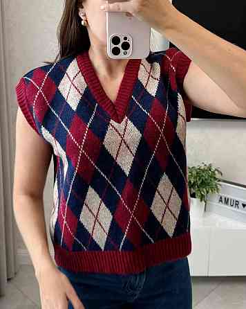 Женский теплый оверсайз жилет с геометрическим орнаментом Бордо Одесса