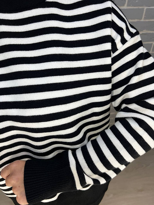Светр жіночий Accorddream 9880 смуга оверсайз розрізи по боках, чорний, 44-48 Київ - фото 14