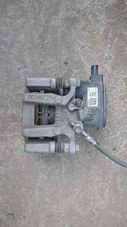 Задний правый суппорт с электронным ручником на Kia Sportage 2016–2021 Киев