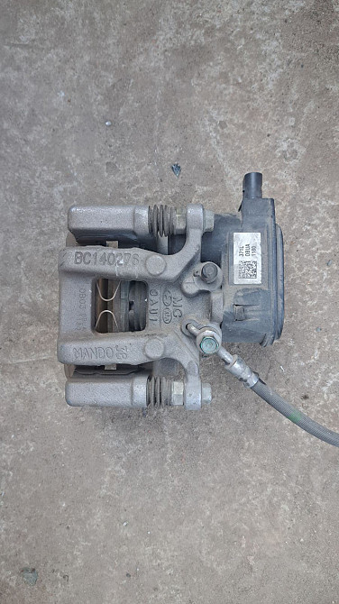 Задній правий супорт з електронним ручним на Kia Sportage 2016-2021 Київ - фото 1