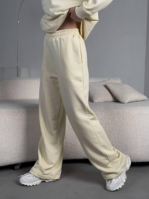 Женский стильный прогулочный оверсайз костюм двойка: кофта и штаны турецкая трехнитка петля пинье Айвори Одесса - изображение 10