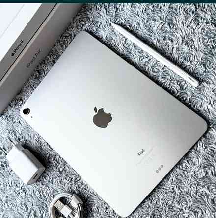 Планшет: iPad Air 4 (64Gb) Wi-Fi . Как Новый , комплект A2316. Киев