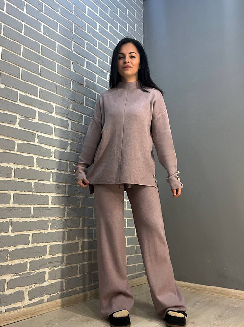 Костюм жіночий De Red 77029 в'язка брюки зі светром оверсайз гудзики one size, пудра, one size Київ - фото 1