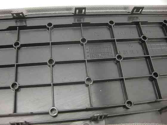 Mercedes-Benz  A2216901430 7J55 Накладка динаміка в задній полиці сіра Одеса