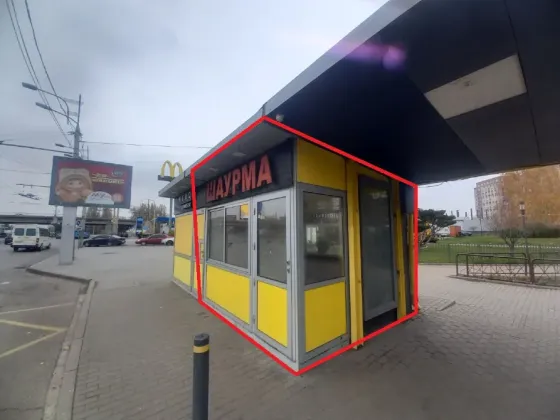 Прокат МАФ (автобусный остановочный комплекс) Слобожанский проспект, Хороший автомобильный и пешеходный трафик. Днепр