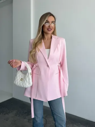 Женская куртка с ремнём и плечами — это базовый пиджак для стильного образа Одесса