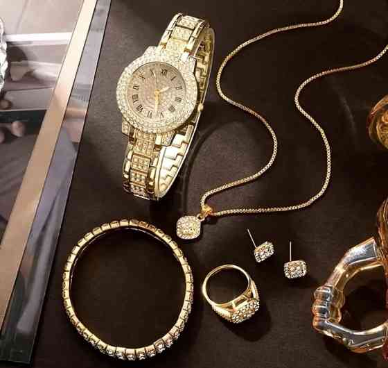 Подарунковий набір для жінок наручний годинник Римський браслет кільце ланцюжок з кулоном і сережки золотистий Київ