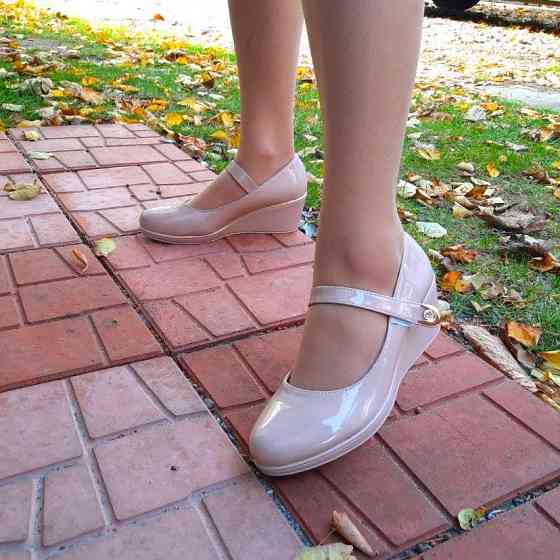 -Жіночі Туфлі на Танкетці Бежеві на Платформі Лакові Шкіряні (розміри: 37,39,40,41,42) — 6-13 Дніпро