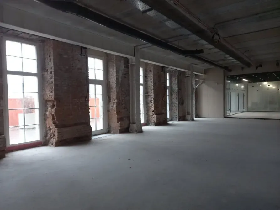 Магазин на червоній лінії просп Яворницького, окремий вхід (можливо зробити ще входи). 40 кВт електрики, своя вода Дніпро - фото 2