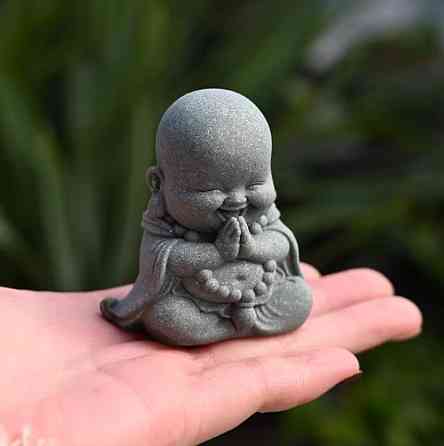 Статуетка монах Будда маленька декоративна фігурка для дому медитації подарунок Київ