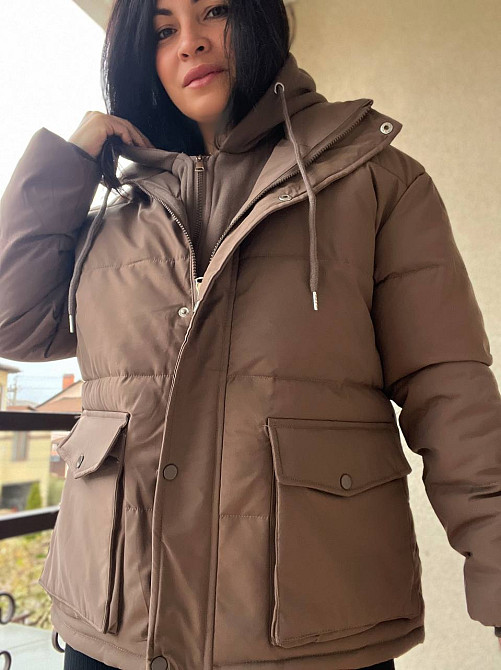 Куртка жіноча XIANG 869 накладені кишені трикотажний капюшон середня довжина коричнева, коричневий,  Одеса - фото 5