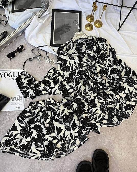 Жіночий легкий принтований костюм-трійка: сорочка топ і шорти із шовку Чорний Одеса - фото 4