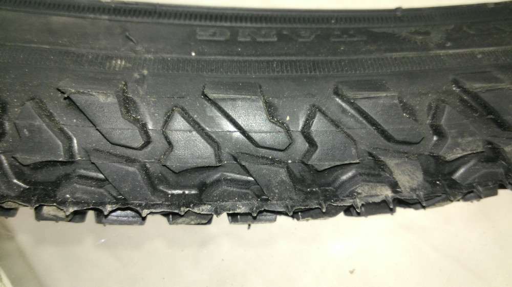 Велосипедная шина 28 * 1,75 (47-622) (H-462 Шиповка черная) - Мукачево - изображение 1