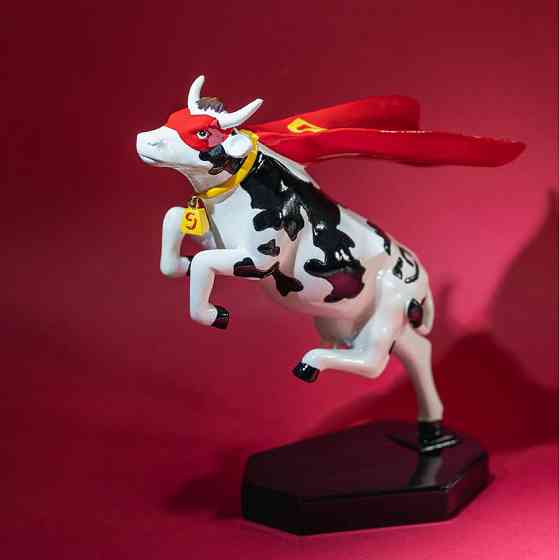 Коллекционная статуэтка корова Super Cow, Size M Ровно