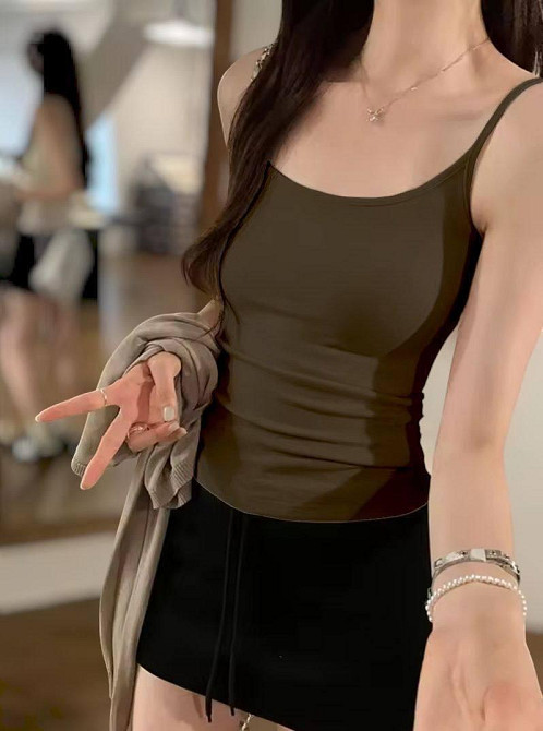 Жіноча базова майка на тонких бретелях із віскози Шоколад Одеса - фото 2