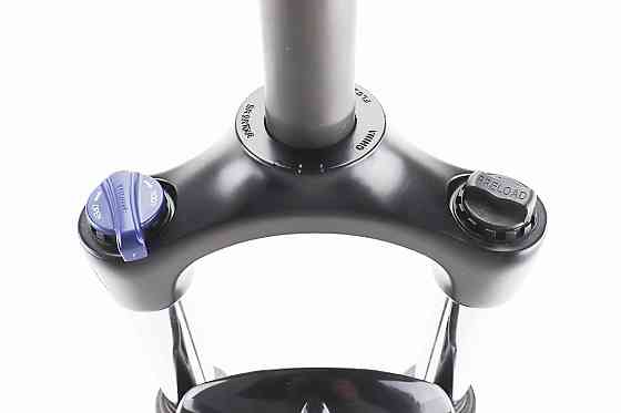 Вилка 27,5" амортизаційна, без різьби 1-1/8" (28,6мм), шток 250мм, з ходом 100мм, Disk-brake, пружинно-оливна, Lockout, алюмінієва, чорна XC Київ