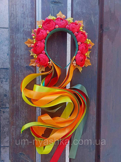 Веночек осенний в украинском стиле  