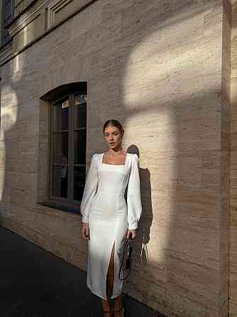 Женское вечернее элегантное миди платье с разрезом костюмка класса люкс Молочный, 46/48 Одесса