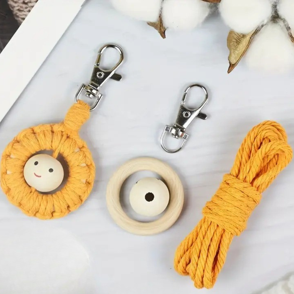 Набор макраме для творчества и ручного вязания брелока для ключей или аксессуаров 10х5см,оранжевый Каменец-Подольский - изображение 1