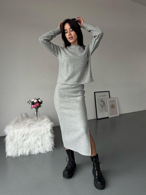 Женский стильный теплый костюм двойка с разрезом сбоку Серый, 46/48 Одесса - изображение 4