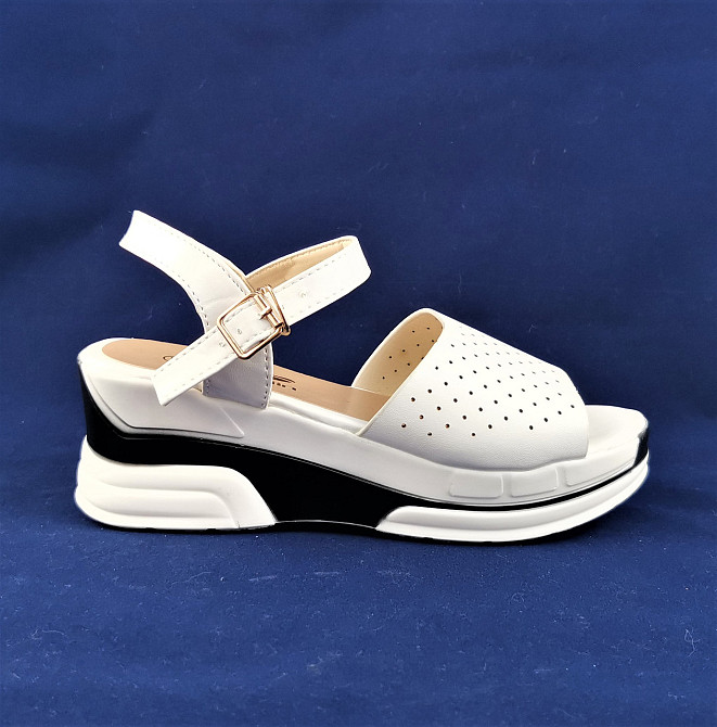 Жіночі Сандалі Босоніжки на Танкетці Платформа Білі Літні (розміри: 38,39,40) - К2 Дніпро - фото 8