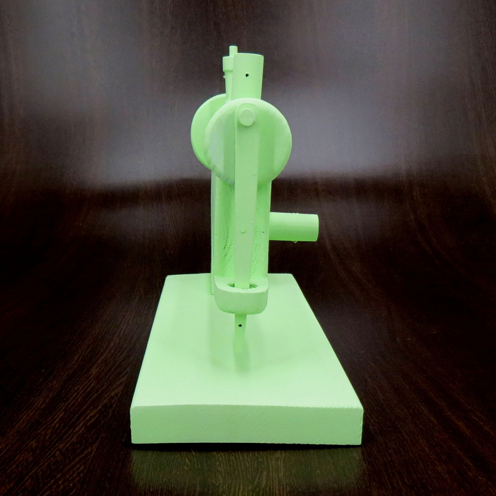 Игрушечная швейная машинка 