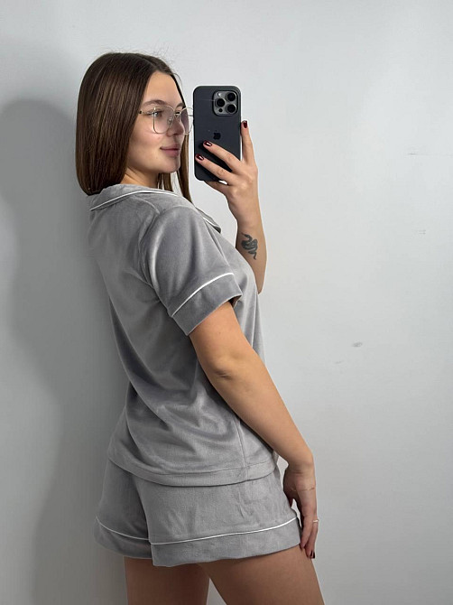 Женский велюровый домашний костюм с шортами Серый б/к XL/2XL Харьков - изображение 2