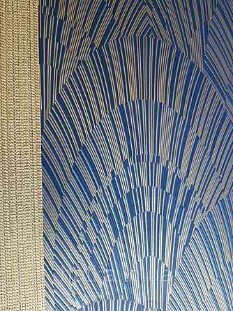 Шпалери вінілові на флізелін Marburg 82219 Giulia геометрія абстракція смужки півколо золотом на темно синьому Київ