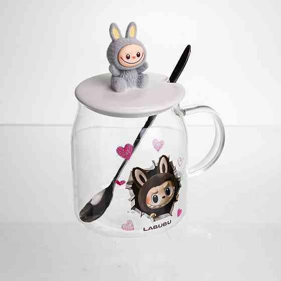 Yiwu Новорічна велика скляна чашка "Лабубу" з кришкою та ложкою 600 мл, Святкова кружка чашка д Коломия