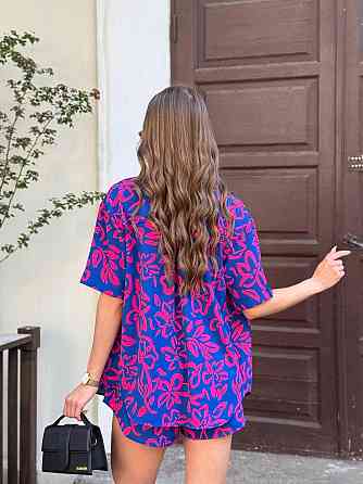 Женский легкий принтованный костюм двойка: рубашка и шорты турецкая креп-жатка Электрик, 44 Одесса