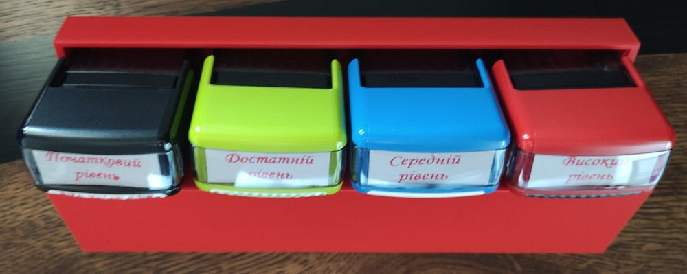 Підставка для штампів-оцінок червона Київ - фото 10