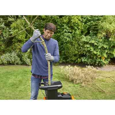 Садовый измельчитель Black&Decker 2.8 кВт, макс. 45 мм, фреза, 45 л (BEGAS5800) Винница