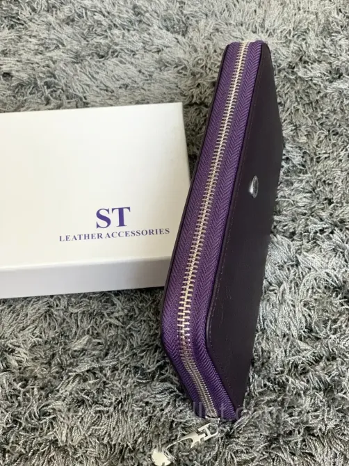 Женский фиолетовый кожаный кошелек на молнии с ремешком ST Киев - изображение 2