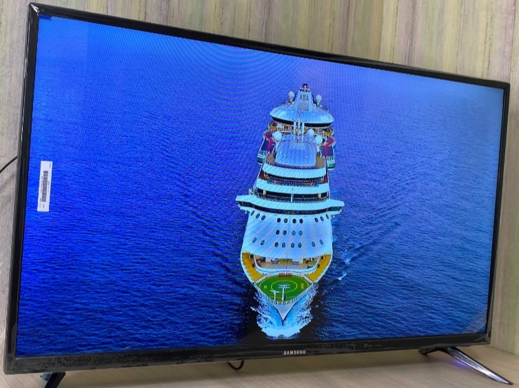 Телевизор: Samsung 32