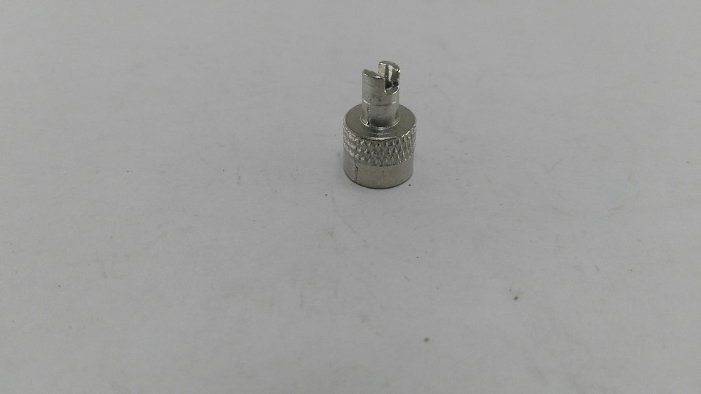 Ковпачок на ніпель колеса велосипеда (металевий з ключем) KL Мукачево - фото 1