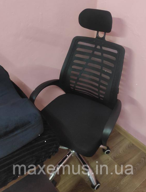 Офисное кресло операторское для персонала Bonro B-6200 с подголовником кресло для офиса черное Мостиска - изображение 2